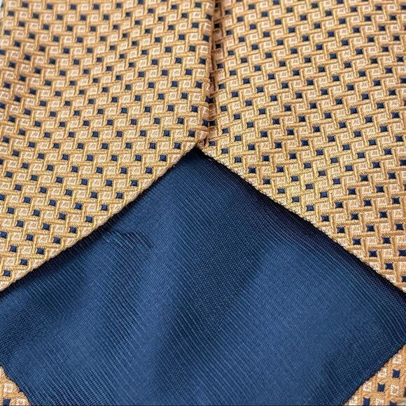 Roundtree & Yorke Silk Tie - Picture 4 of 5